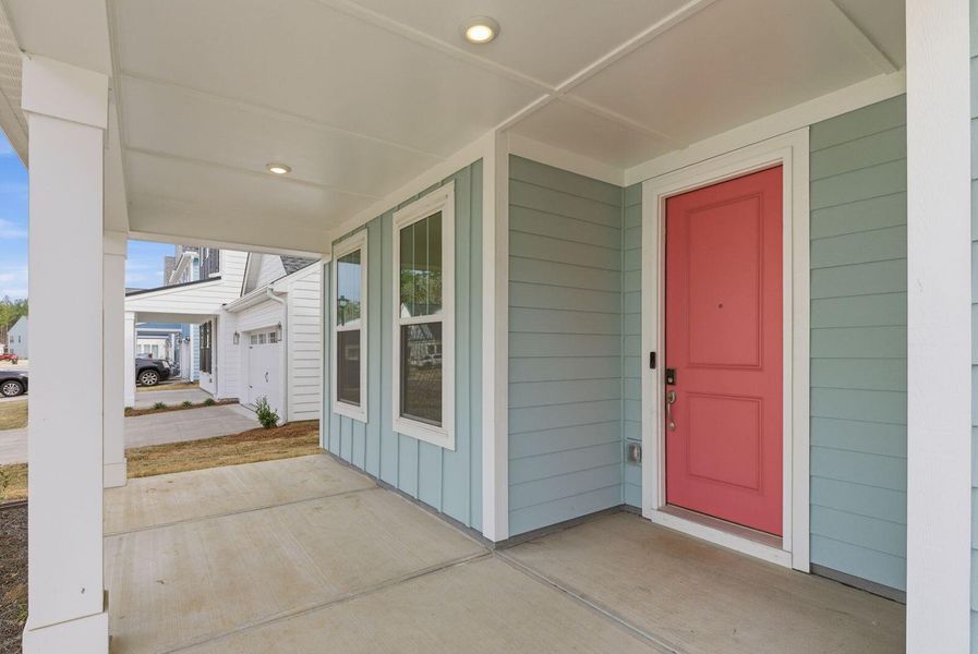 Exterior details and patio area of a home in , Ravenel (Image 3).