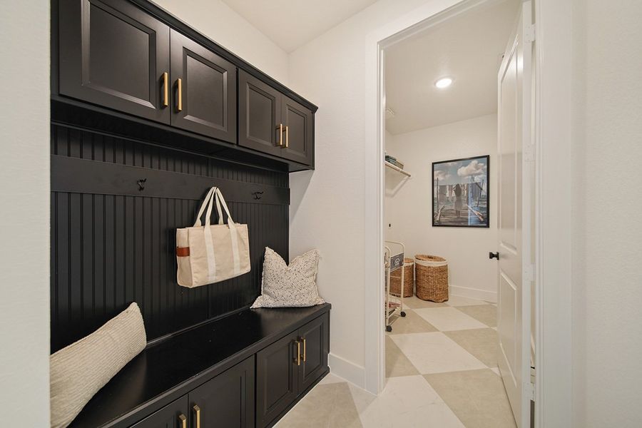 Furnished interior view inside a new home in Grange 45', Katy (Image 27).