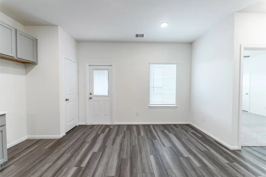 Spacious, unfurnished interior of a new home in Windrose Green, Angleton (Image 17).