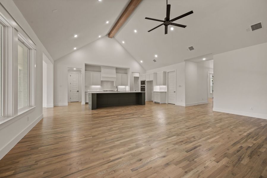 Spacious, unfurnished interior of a new home in Rolling Creek Ranch, Aledo (Image 30). Spacious, unfurnished interior of a new home in Rolling Creek Ranch, Aledo (Image 30).
