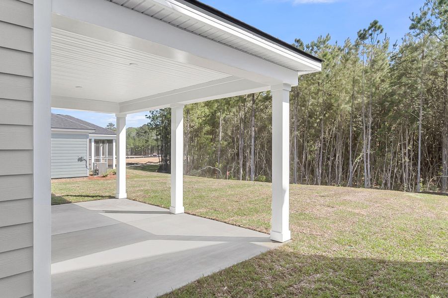 Exterior details and patio area of a home in , Ravenel (Image 19).