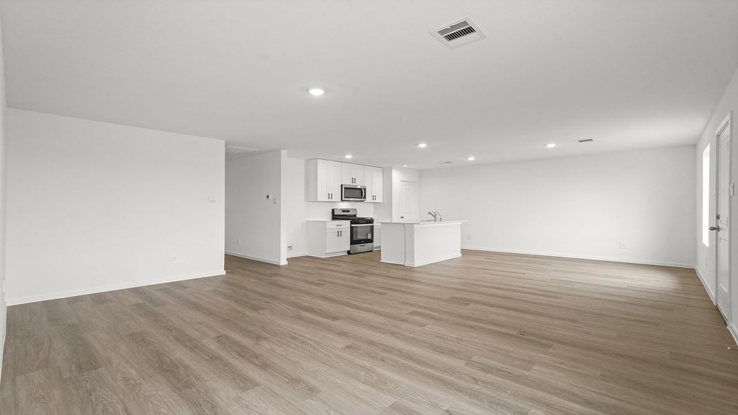 Spacious, unfurnished interior of a new home in Sunterra, Katy (Image 18).