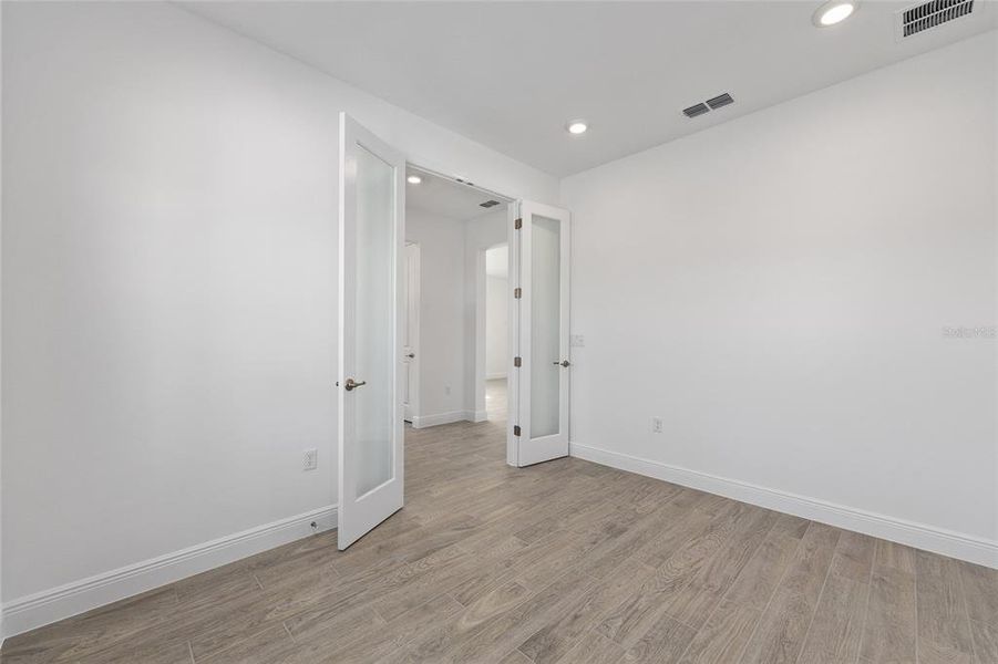 Spacious, unfurnished interior of a new home in , Ocala (Image 28).