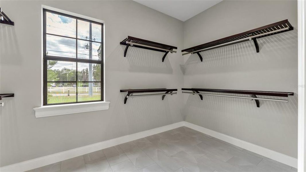 Spacious, unfurnished interior of a new home in , Lakeland (Image 40).