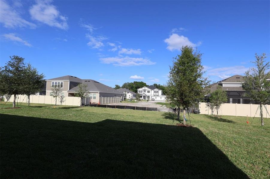 Exterior details and patio area of a home in Ravencliffe, Oviedo (Image 4).