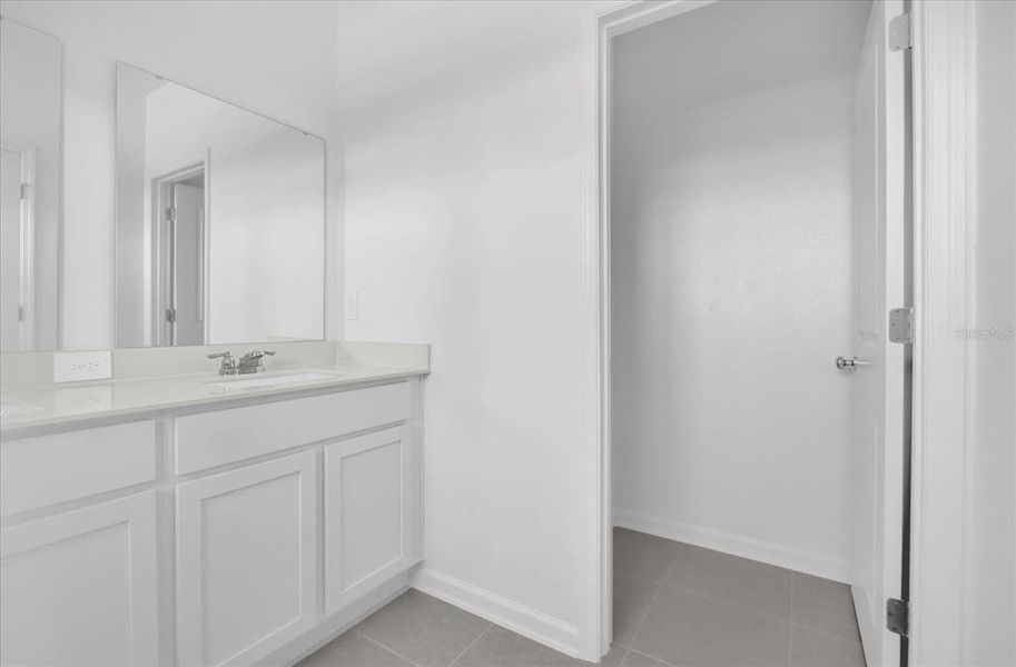 Furnished interior view inside a new home in , Kissimmee (Image 10).