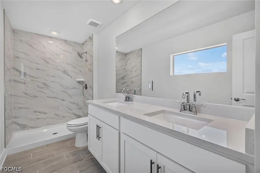Furnished interior view inside a new home in Cape Coral, Cape Coral (Image 12).