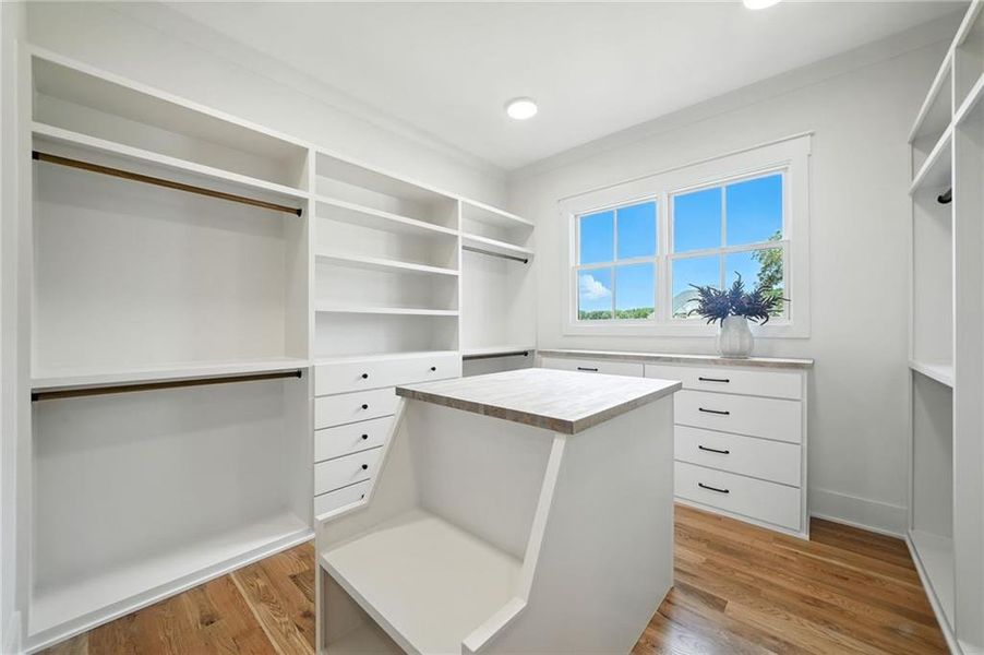 Image 98 of a home in .