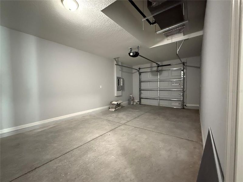 Spacious, unfurnished interior of a new home in , Ocala (Image 16).