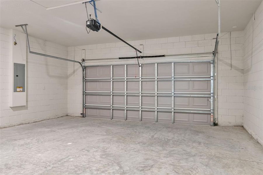 Spacious, unfurnished interior of a new home in , Ocala (Image 18).