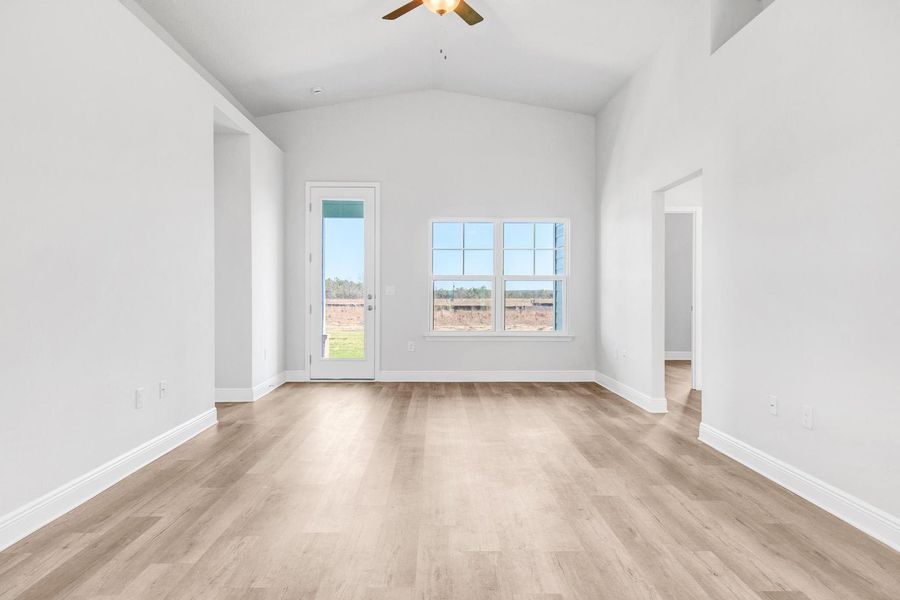 Spacious, unfurnished interior of a new home in The Bluffs at Lafayette, Freeport (Image 14).