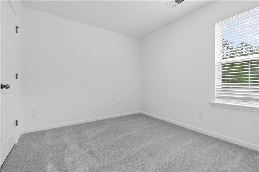 Spacious, unfurnished interior of a new home in Lexington Meadows, Athens (Image 26).