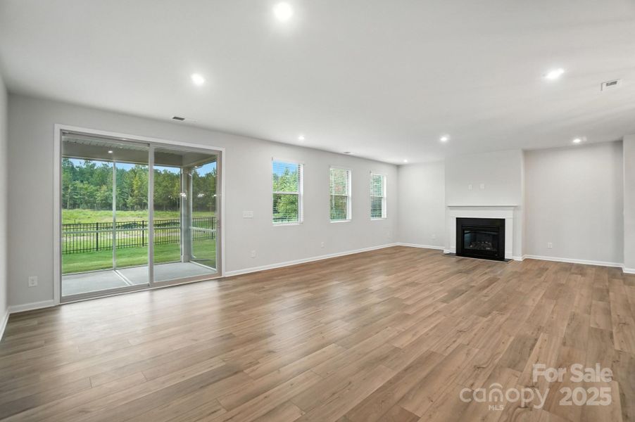 Spacious, unfurnished interior of a new home in Waxhaw Landing, Monroe (Image 21).