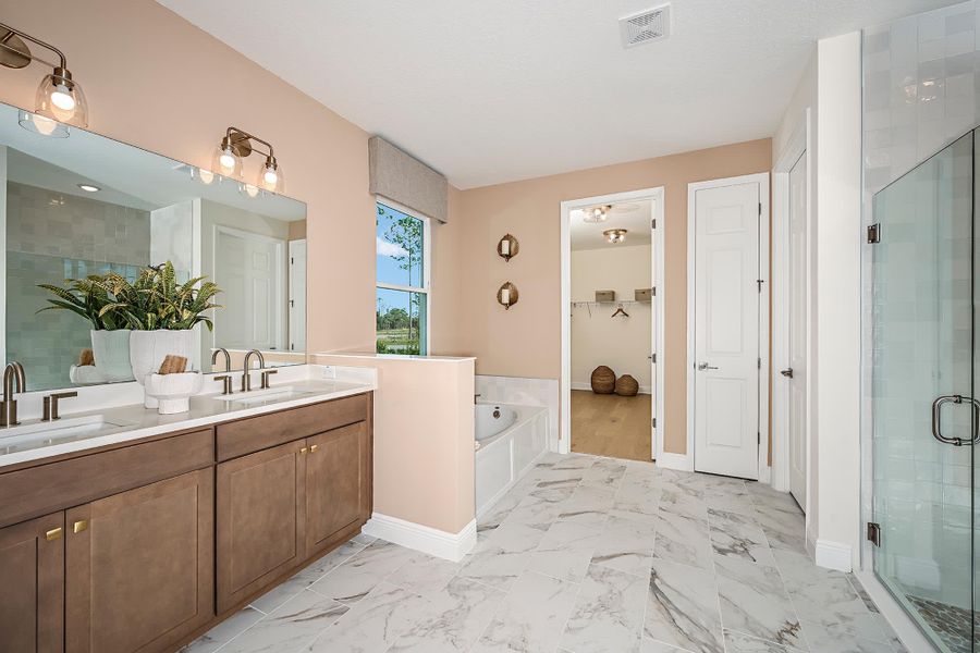 Primary Bathroom | Brentwood Executive | Park View at the Hills in Minneola, Florida | Landsea Homes