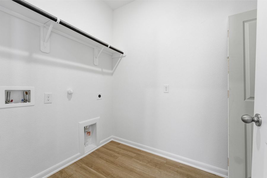 Spacious, unfurnished interior of a new home in La Terra, Celina (Image 22).