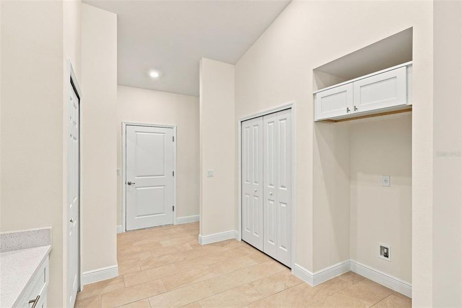 Spacious, unfurnished interior of a new home in , Yeehaw Junction (Image 36).