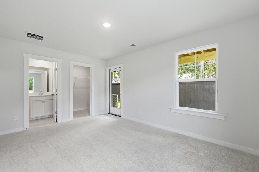 Spacious, unfurnished interior of a new home in Rhetts Cove, Johns Island (Image 30). Spacious, unfurnished interior of a new home in Rhetts Cove, Johns Island (Image 30).