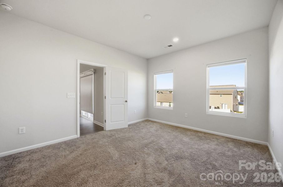 Spacious, unfurnished interior of a new home in Stagecoach Station, Gastonia (Image 29).