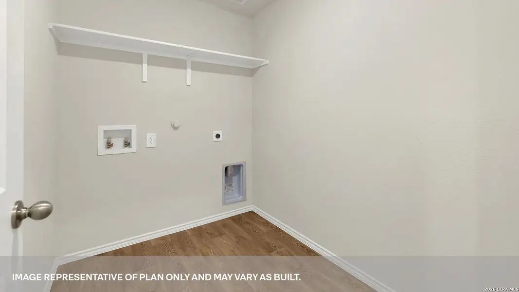 Spacious, unfurnished interior of a new home in , Luling (Image 13).