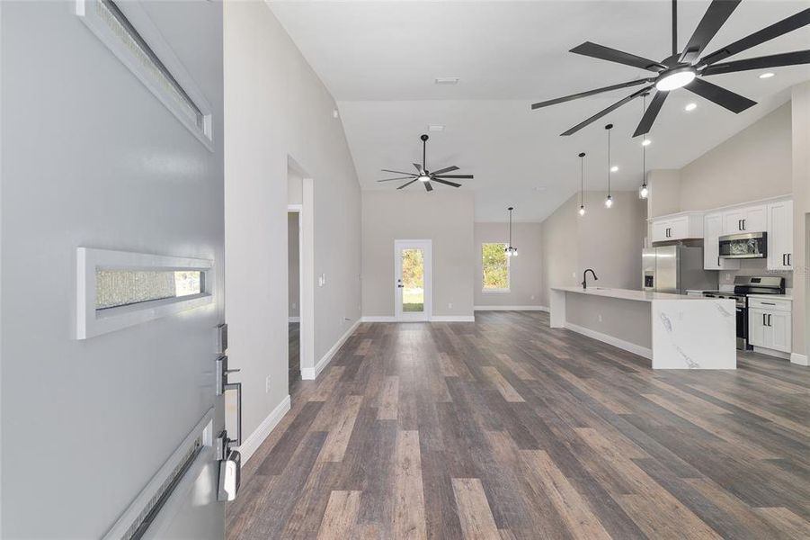 Spacious, unfurnished interior of a new home in , Citrus Springs (Image 18).