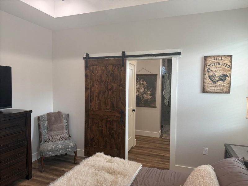 Furnished interior view inside a new home in , Cuero (Image 16).