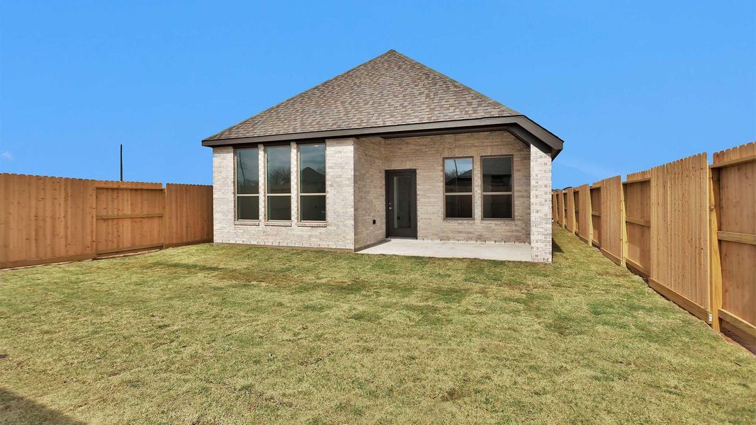 Exterior details and patio area of a home in Candela, Richmond (Image 4).
