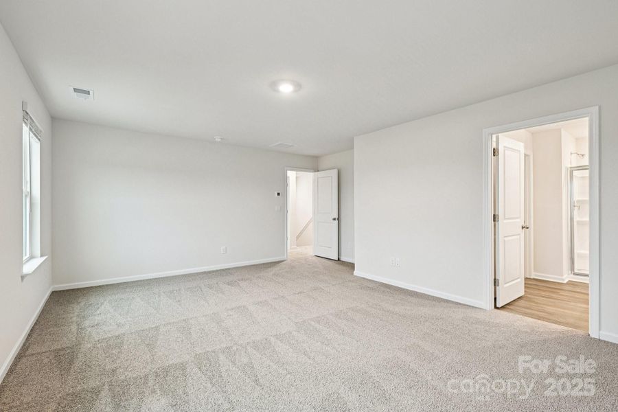 Spacious, unfurnished interior of a new home in Laurelbrook, Sherrills Ford (Image 13).