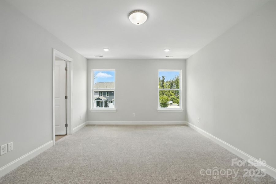Spacious, unfurnished interior of a new home in Harrisburg Village Townhomes, Harrisburg (Image 25).