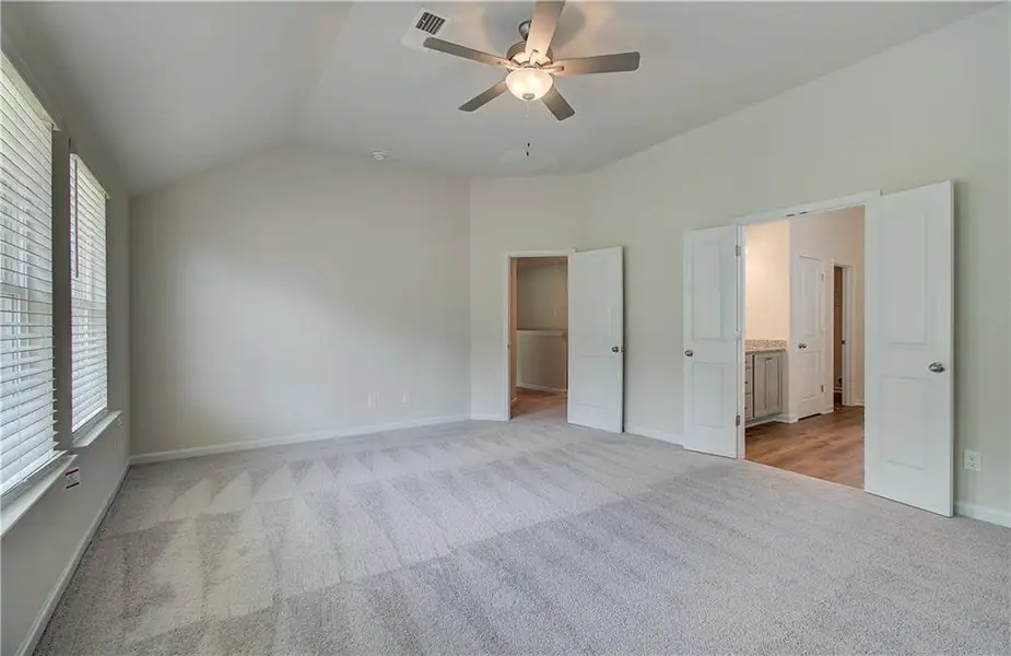 Spacious, unfurnished interior of a new home in Alcovy Village, Lawrenceville (Image 27).