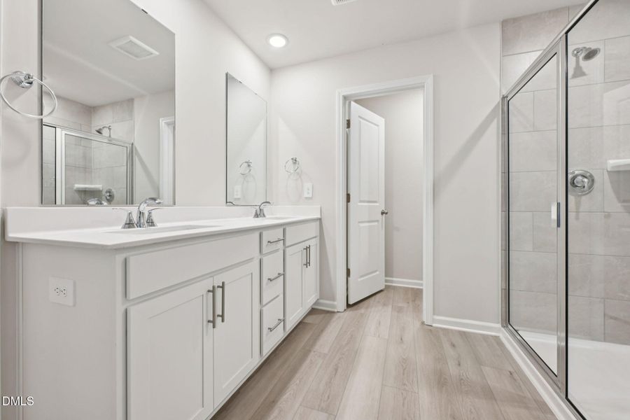 38-web-or-mls-Raleigh - Oak Manor - 649