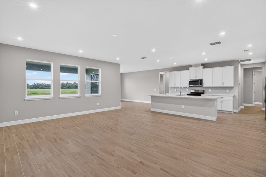 Spacious, unfurnished interior of a new home in Crosswind Ranch, Parrish (Image 9). Spacious, unfurnished interior of a new home in Crosswind Ranch, Parrish (Image 9).
