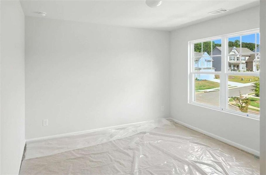 Spacious, unfurnished interior of a new home in Creekside Landing, Dallas (Image 33).