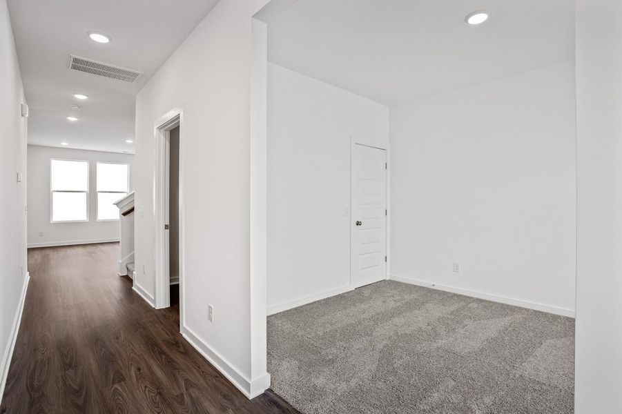 Spacious, unfurnished interior of a new home in Sage Farms, White House (Image 43).
