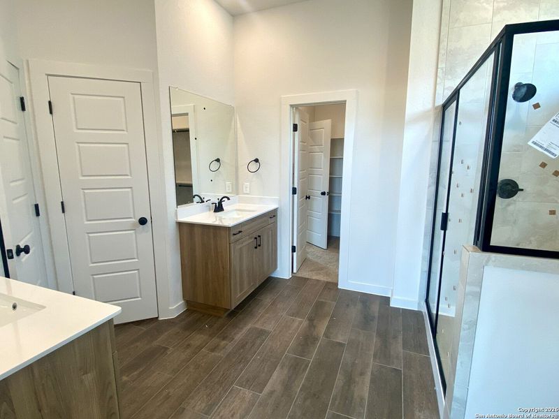Furnished interior view inside a new home in Stream Waters, Seguin (Image 10).