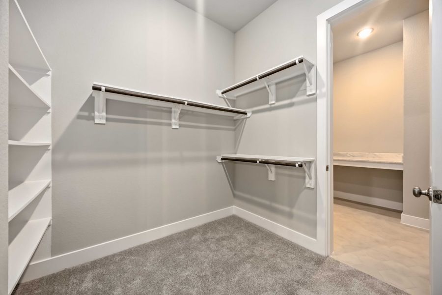 Spacious, unfurnished interior of a new home in Canterra Creek  60', Rosharon (Image 41).