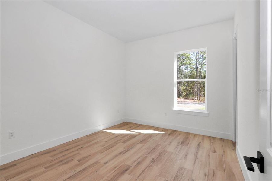 Spacious, unfurnished interior of a new home in , Dunnellon (Image 28).
