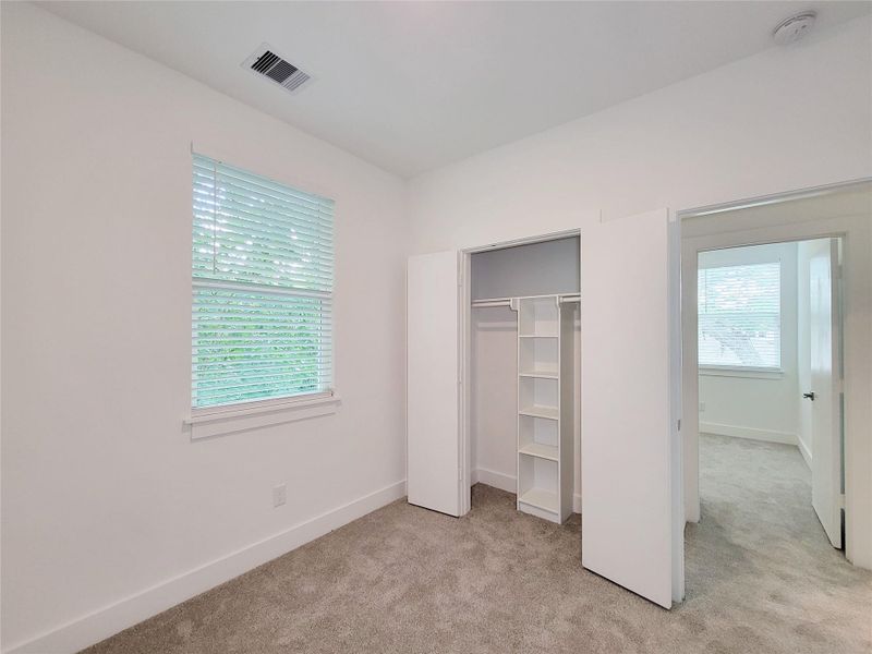 Spacious, unfurnished interior of a new home in , Houston (Image 43).