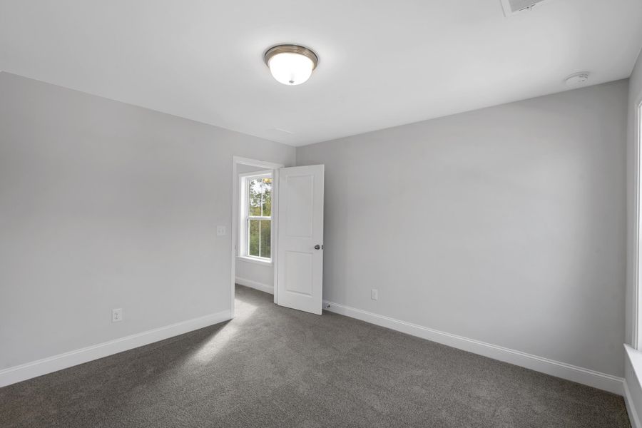 Spacious, unfurnished interior of a new home in Wildcat Chase, Summerville (Image 25).