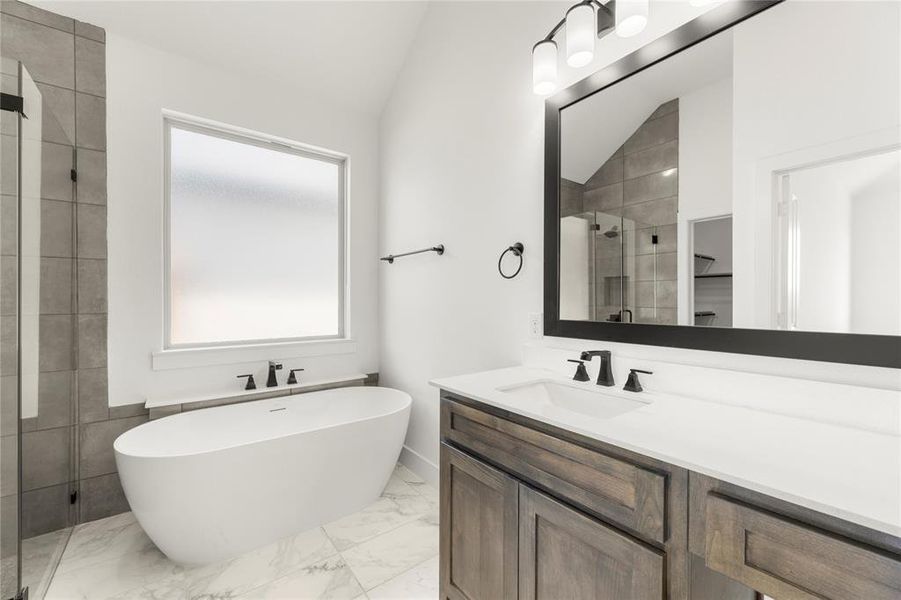 21. 2409 Belmont - Bath (2)