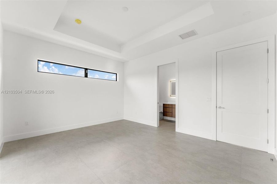 Spacious, unfurnished interior of a new home in , Miami (Image 48).