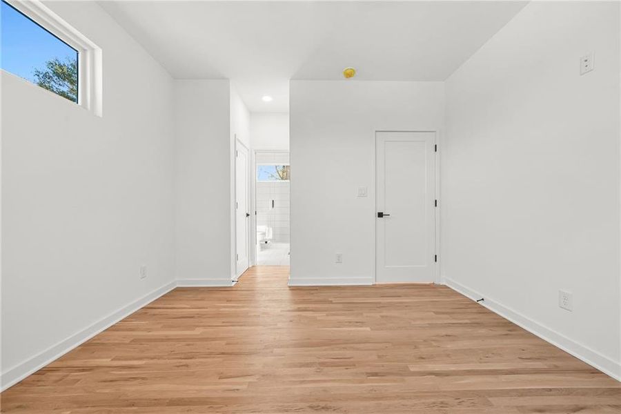 Spacious, unfurnished interior of a new home in , Atlanta (Image 26).