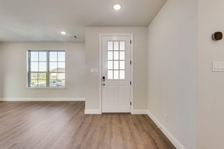 Spacious, unfurnished interior of a new home in Bayside, Rowlett (Image 27).