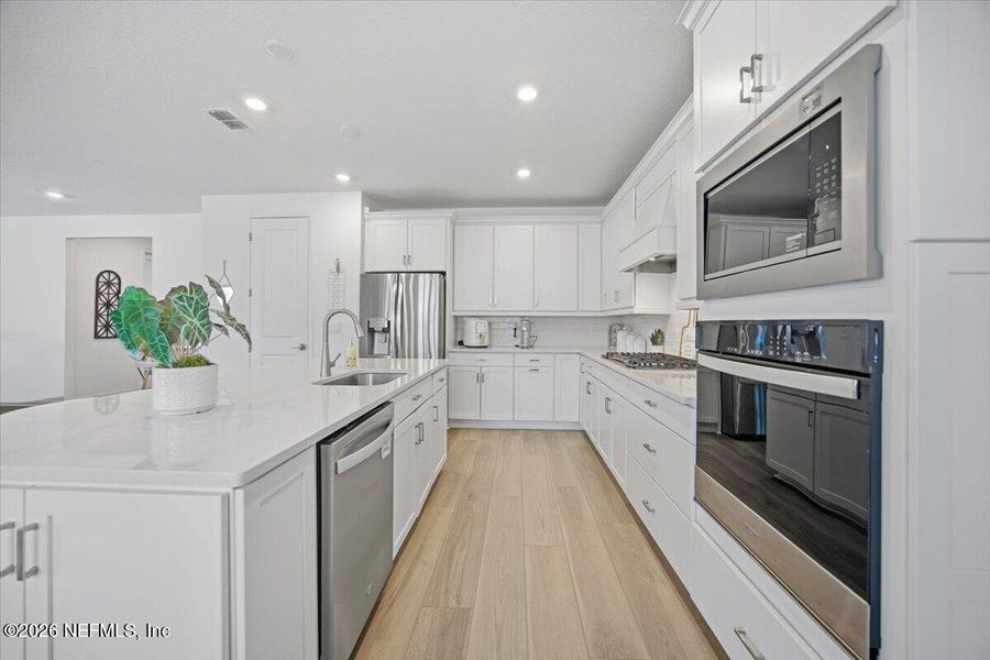 Furnished interior view inside a new home in , Middleburg (Image 18).