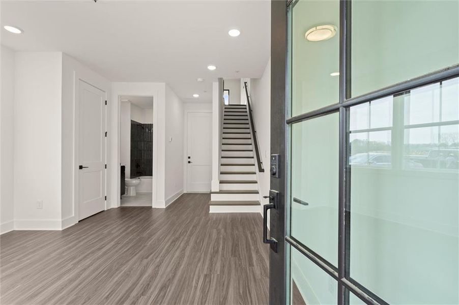 Spacious, unfurnished interior of a new home in , Alpharetta (Image 24).