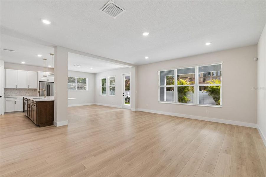 Spacious, unfurnished interior of a new home in , Tampa (Image 21).