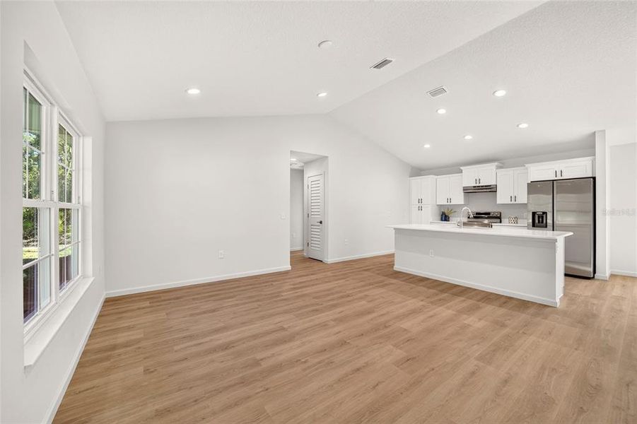 Spacious, unfurnished interior of a new home in , Ocklawaha (Image 19).