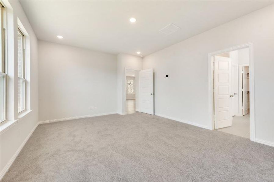 Spacious, unfurnished interior of a new home in Spiritas Ranch, Little Elm (Image 25).