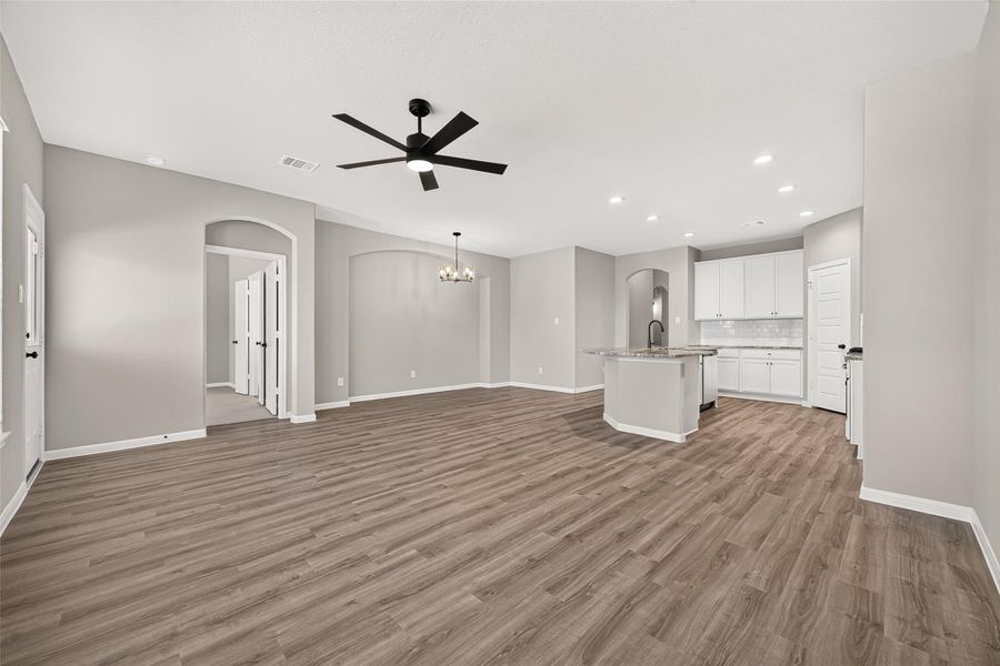 Spacious, unfurnished interior of a new home in , Angleton (Image 20).