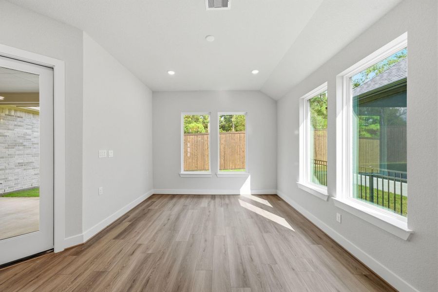 Spacious, unfurnished interior of a new home in Chambers Creek, Willis (Image 51).
