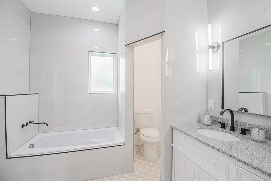 Furnished interior view inside a new home in , Dallas (Image 7).